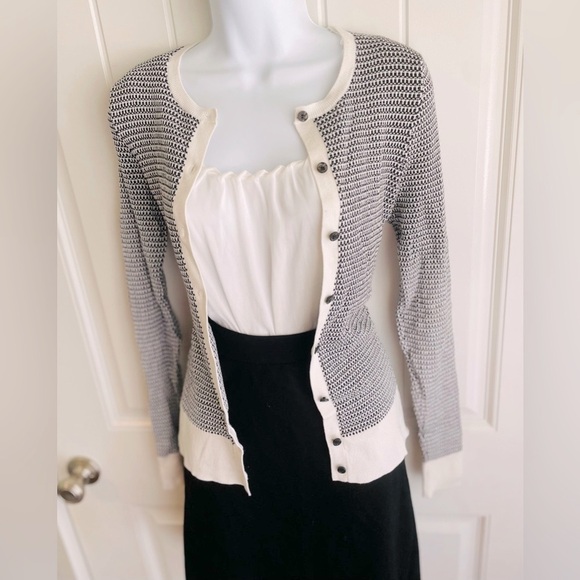 NWOT Knit Block Design Black & White Sweater by Ann Taylor size Small - Picture 3 of 7